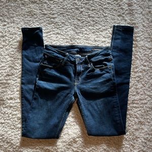 Low waisted skinny jeans